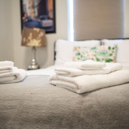 Spacious 3 Bedroom Apartment In Heart Of Niagara 소롤드 외부 사진
