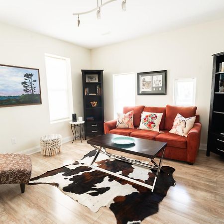 Spacious 3 Bedroom Apartment In Heart Of Niagara 소롤드 외부 사진