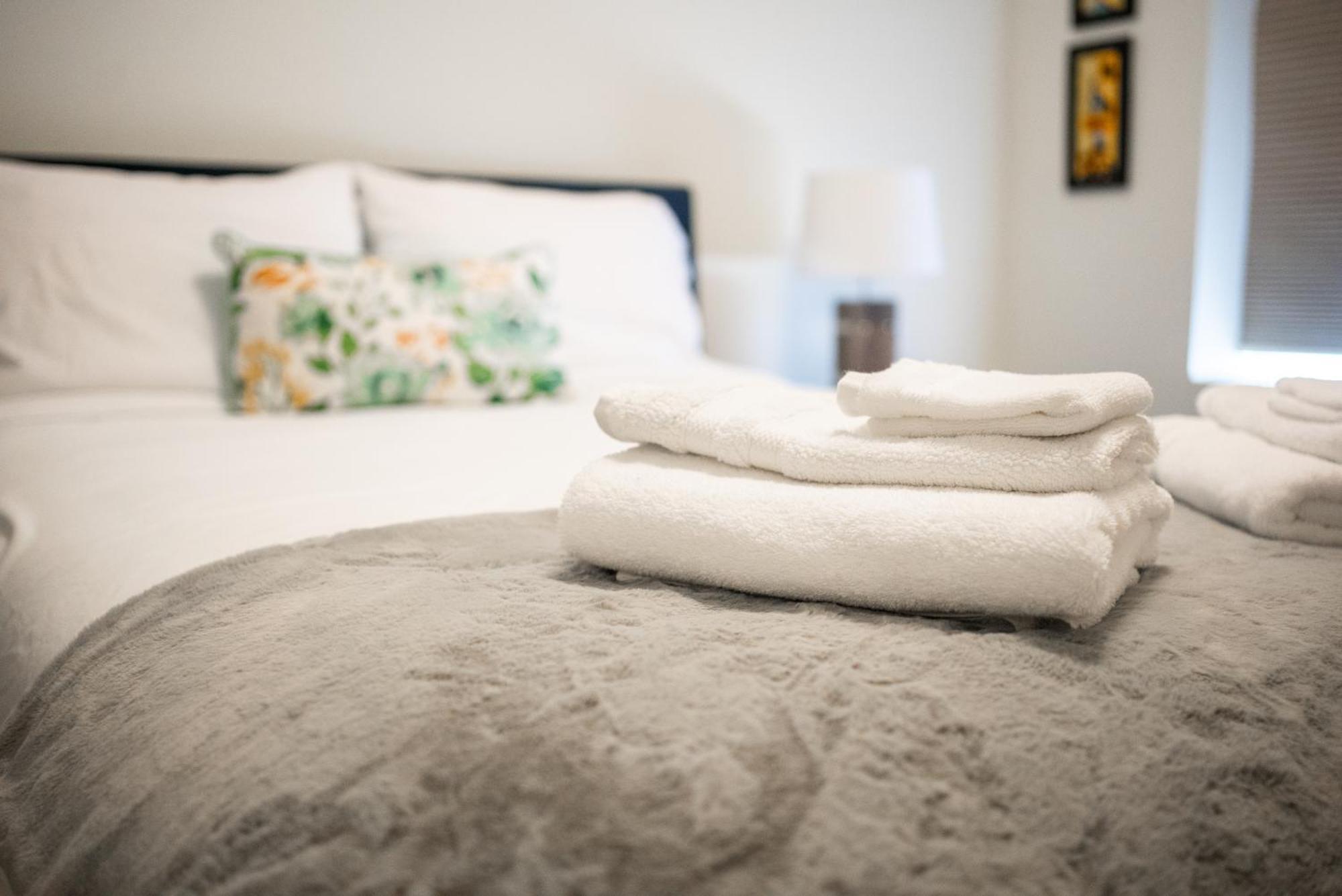 Spacious 3 Bedroom Apartment In Heart Of Niagara 소롤드 외부 사진