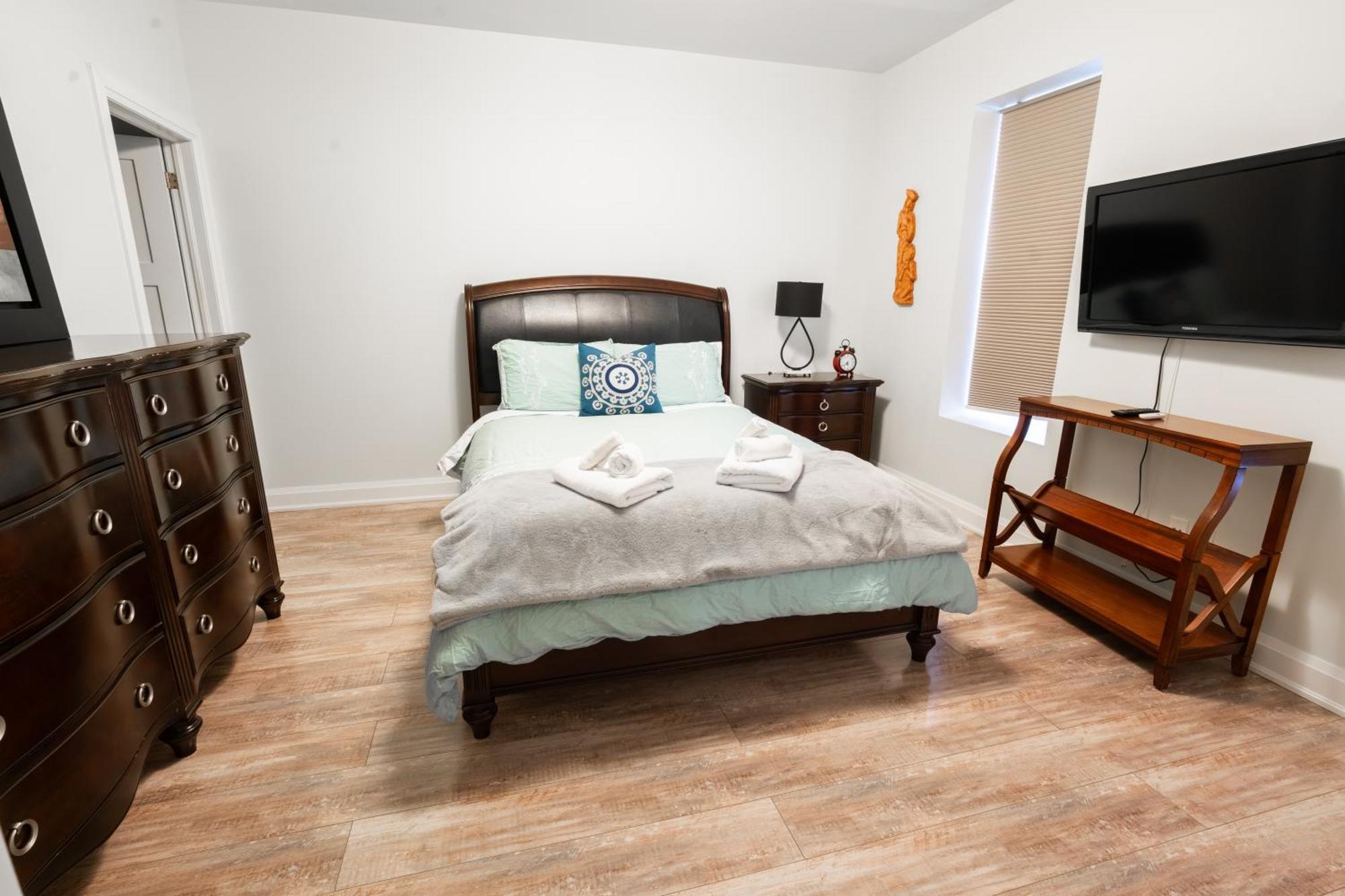 Spacious 3 Bedroom Apartment In Heart Of Niagara 소롤드 외부 사진